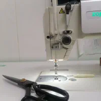 دوزنده لباس خانم