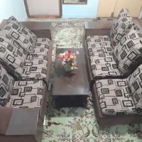 مبل راحتی و میز ناهارخوری