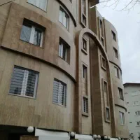 خ بخشی واحد۱۳۰متری سه خوابه شیک وتمیز