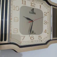 ساعت دیواری قدیمی