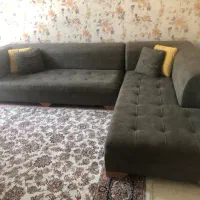 مبل ال با جلو‌مبلی گنجه کوتاه میز بار