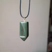 گردنبند سنگی منشور