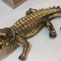 مجسمه تمساح سالم