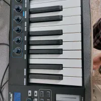 میدی کنترلر|پیانو، کیبورد، آکاردئون|صحنه, |دیوار