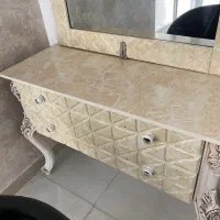 آینه دراور یا آینه کنسول کرم رنگ ۱/۹۰۰ تومن|بوفه، ویترین، کنسول|تهران, فردوس|دیوار