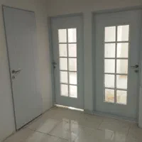 درب اتاق شیشه خور تمام ویتره در اتاقی سرویس حمام|مصالح و تجهیزات ساختمان|کرج, حصارک بالا|دیوار
