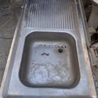 یک دعد سینک استیل سالم ویک عدد آب چکان سالم