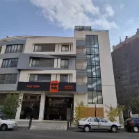 کانتر دار و سالن دار