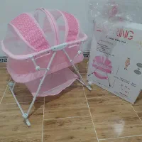 گهواره کنار تخت مادر