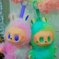 عروسک|اسباب‌بازی بچه|کنگاور, |دیوار