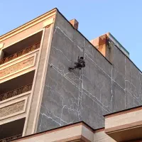 کار در ارتفاع پیچرولپلاک نماکاردرارتفاع عایق شستشو