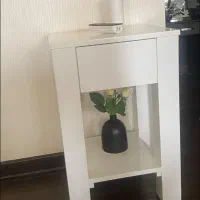 میز و پرده و قاب عکس