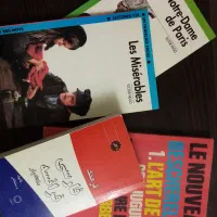 کتابهای فرانسه (فرهنگ لغت، افعال، داستان ساده)