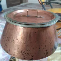 دیگ وماهیتابه مسی قدیمی چکشی .