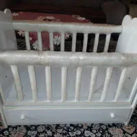 تخت گهواره ای چوبی نوزاد