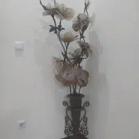 گلدان با گل