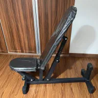 نیمکت، دمبل و وزنه مناسب بدنسازی در خانه