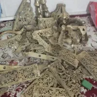 فروشنده و خریدار برنزیجات