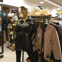 18 تا مانکن|فروشگاه و مغازه|اصفهان, درب کوشک|دیوار