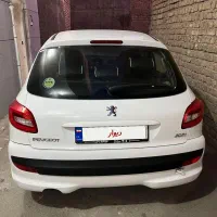 پژو۲۰۷/سفید/کم کار خانگی۱۴۰۲/مشابه صفر/سقف فلز|خودرو سواری و وانت|اصفهان, خانه اصفهان|دیوار