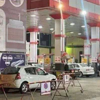 کارگر سکو آقا در پمپ بنزین و گاز پردیس