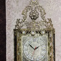 ساعت برنزی  ایستاده