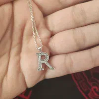 گردنبند و اویز R