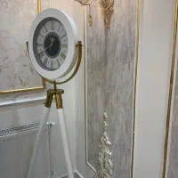 ساعت ایستاده سفید