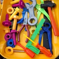 چمدان ابزار کودک|اسباب‌بازی بچه|ری, شهادت|دیوار