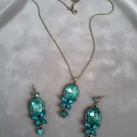 ست گردنبند و گوشواره زنانه