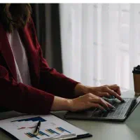 خانم حسابدار فروشنده