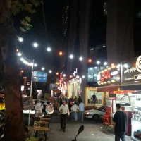 مغازه بر خیابان لاکانی