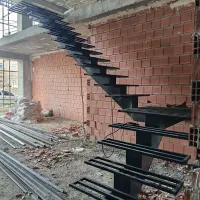 طراحی و ساخت انواع پله فلزی مدرن