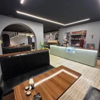 به تعدادی باریستا و ویتر و کارگر ساده نیازمندیم