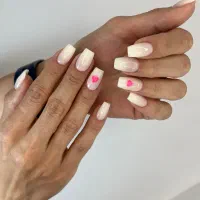 کاشت ناخن در سالن vip ناخن|خدمات آرایشگری و زیبایی|فولادشهر, B4|دیوار