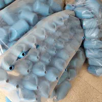 تعدادی بطری یک لیتر و چهار لیتر