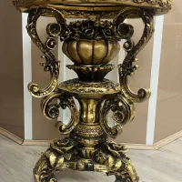 میز کنار سالنی