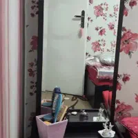 تخت با آینه