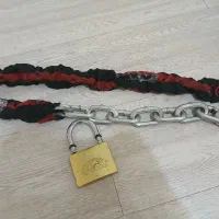 زنجیر نو و قفل بزرگ