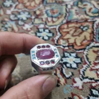 یاقوت معدنی.