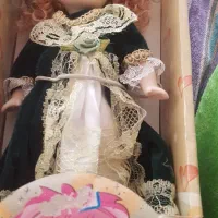 باتشکر ازدیواردوعددعروسک بفروش میرسد