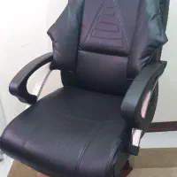 صندلی اداری و کامپیوتر  جک دار