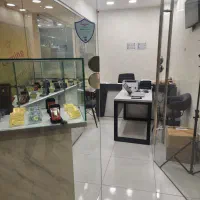 کارمند خانم آشنا به پنل فروشندگی آنلاین