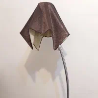 آباژور ایستاده