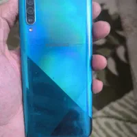 گوشی A30s، تبلت ایسوز، تعدادی کابل شارژ و گلس