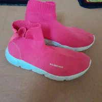 کفش فقط ۱۰۰تومن