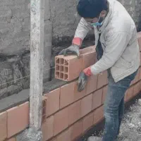شناژ‌ کار و‌ سنگ‌ چینی‌ و‌ همه ی‌ کارهای‌ ساختمان