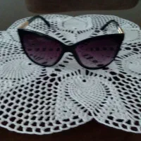 عینک آفتابی و گردنبند