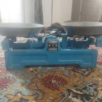 ترازوی قدیمی سالم خیلی تمیز