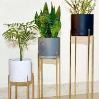 گلدان پلیمری و فلزی|گل و گیاه طبیعی|شهرکرد, |دیوار